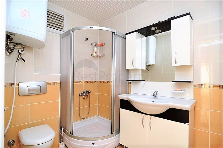 Большая двухуровневая квартира с видом на море в Махмутларе