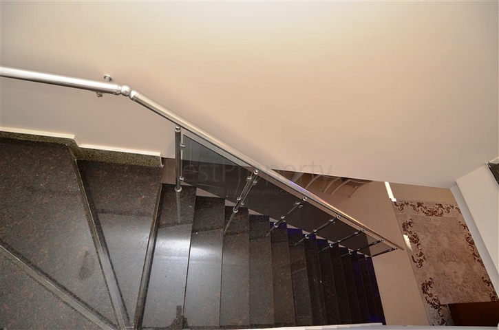 Большая двухуровневая квартира с видом на море в Махмутларе