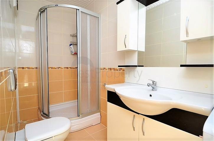 Большая двухуровневая квартира с видом на море в Махмутларе