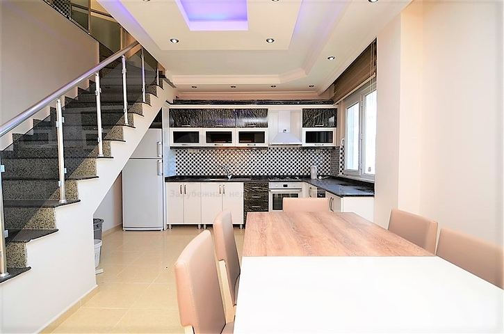 Большая двухуровневая квартира с видом на море в Махмутларе