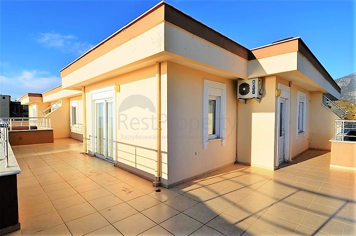 Большая двухуровневая квартира с видом на море в Махмутларе