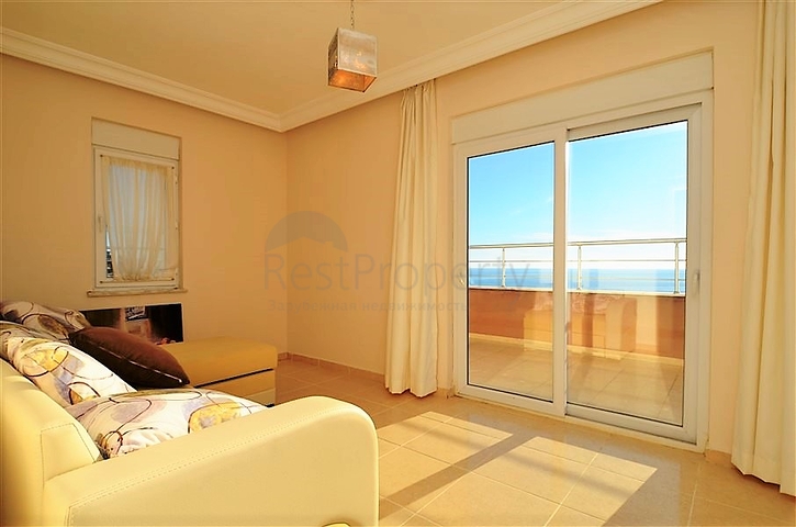 Большая двухуровневая квартира с видом на море в Махмутларе