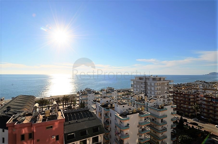 Большая двухуровневая квартира с видом на море в Махмутларе