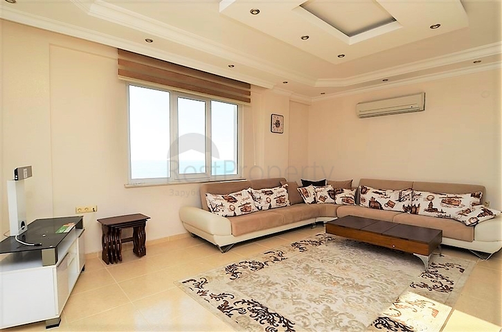 Большая двухуровневая квартира с видом на море в Махмутларе