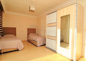 Большая двухуровневая квартира с видом на море в Махмутларе