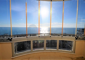 Большая двухуровневая квартира с видом на море в Махмутларе