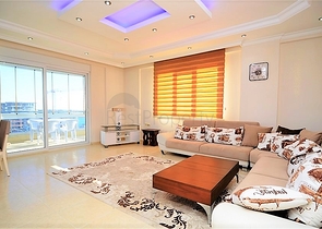 Большая двухуровневая квартира с видом на море в Махмутларе