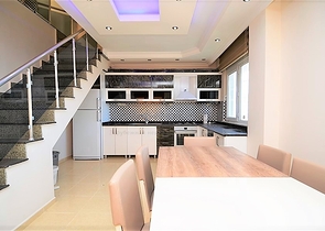 Большая двухуровневая квартира с видом на море в Махмутларе