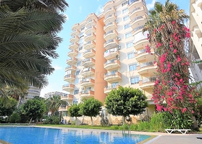 Большая двухуровневая квартира с видом на море в Махмутларе