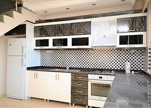 Большая двухуровневая квартира с видом на море в Махмутларе