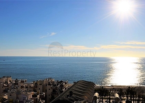 Большая двухуровневая квартира с видом на море в Махмутларе