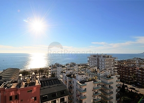 Большая двухуровневая квартира с видом на море в Махмутларе