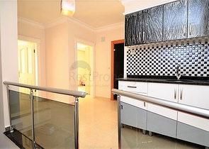 Большая двухуровневая квартира с видом на море в Махмутларе