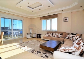 Большая двухуровневая квартира с видом на море в Махмутларе