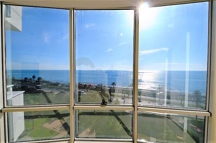 Квартира 2+1 с прямым видом на море в районе Махмутлар