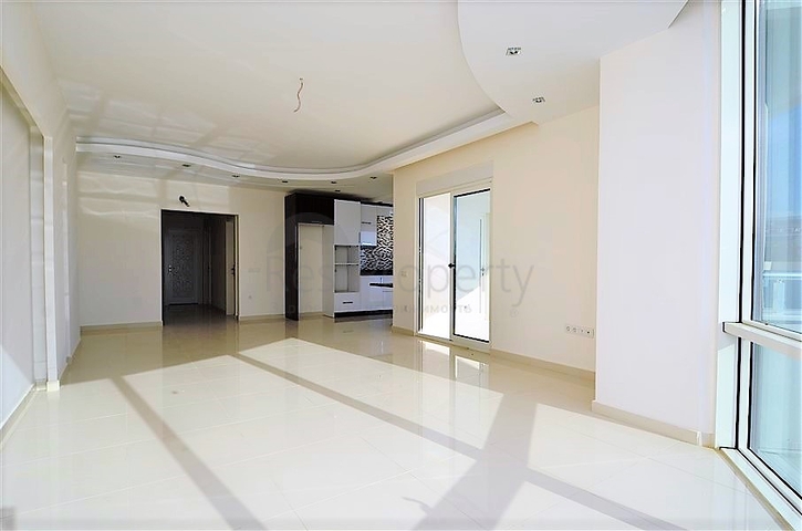 Квартира 2+1 с прямым видом на море в районе Махмутлар