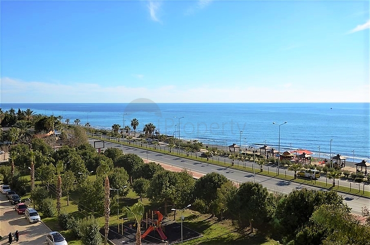 Квартира 2+1 с прямым видом на море в районе Махмутлар