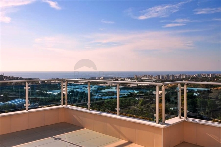 Меблированный пентхаус с панорамным видом на море