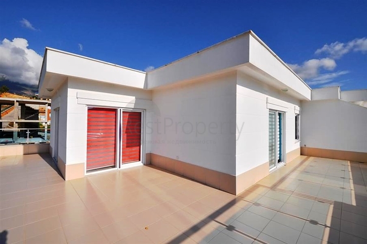 Меблированный пентхаус с панорамным видом на море