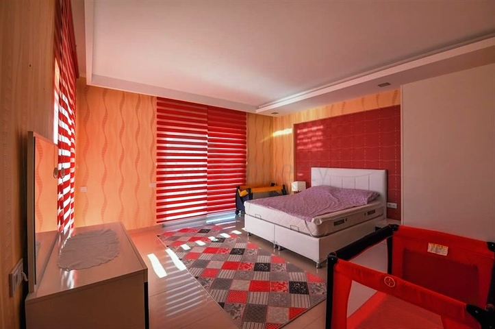 Меблированный пентхаус с панорамным видом на море