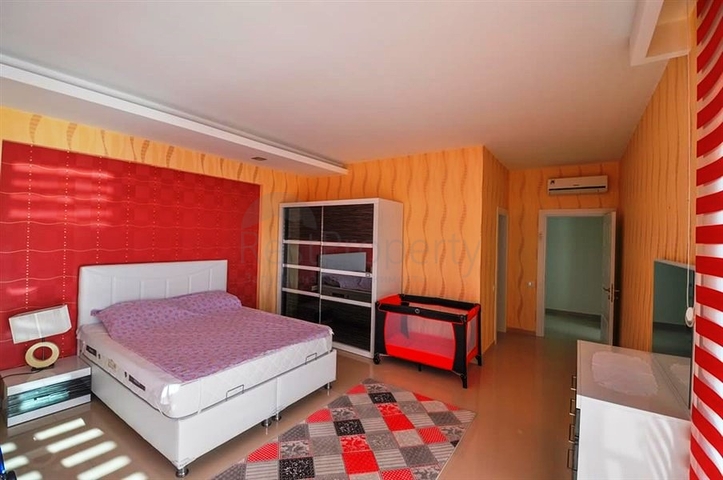 Меблированный пентхаус с панорамным видом на море