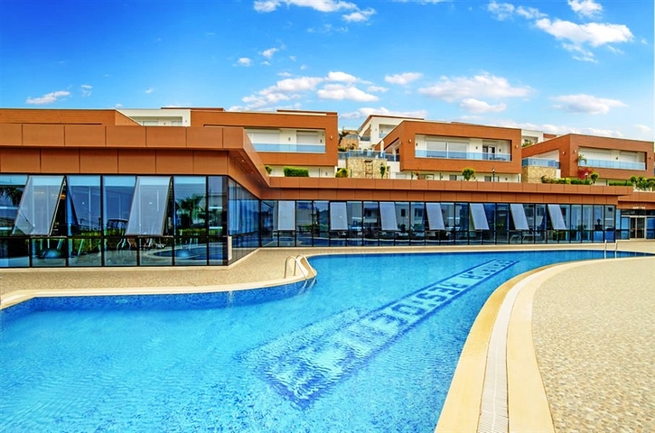 Меблированный пентхаус с панорамным видом на море