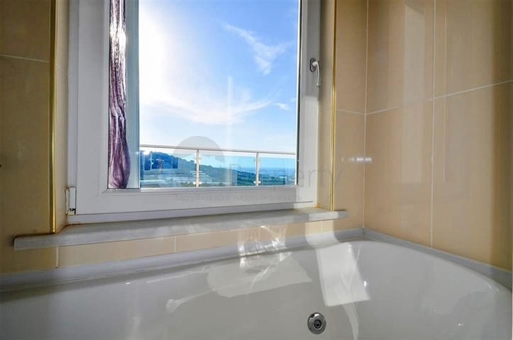 Меблированный пентхаус с панорамным видом на море