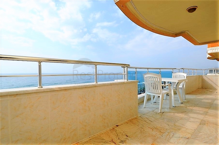 Квартира 2+1 на первой береговой линии с видом на море