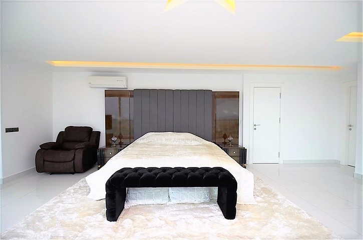 Вилла планировки 4+2 с видом на историческую крепость