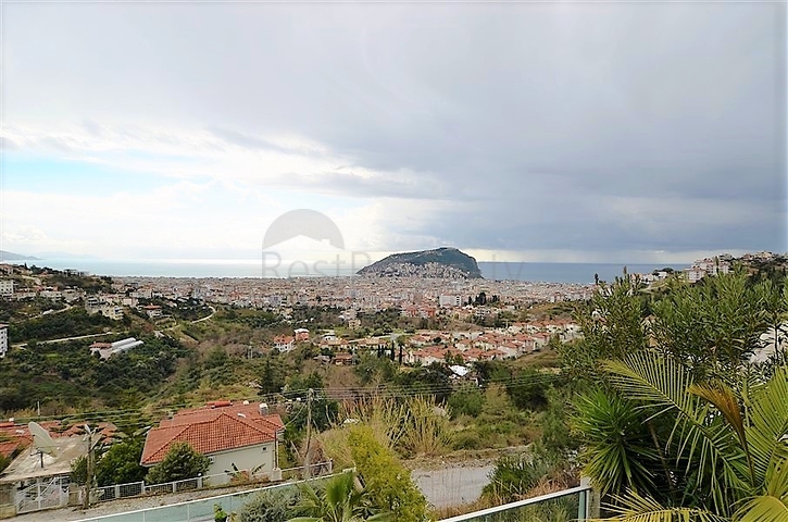 Вилла планировки 4+2 с видом на историческую крепость