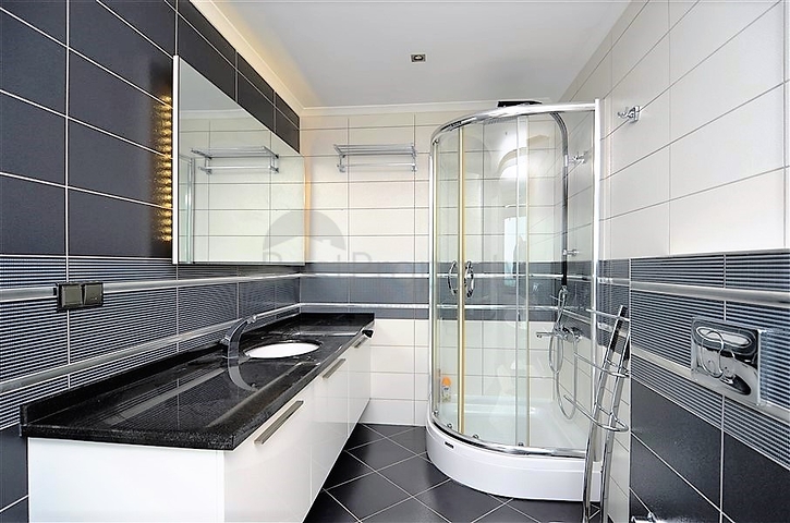 Вилла планировки 4+2 с видом на историческую крепость