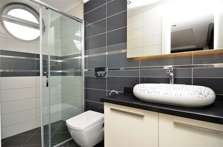 Вилла планировки 4+2 с видом на историческую крепость