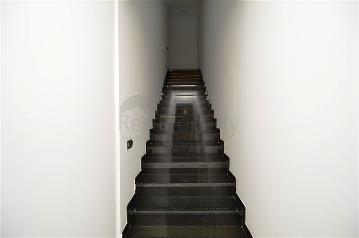 Вилла планировки 4+2 с видом на историческую крепость