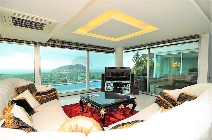 Вилла планировки 4+2 с видом на историческую крепость