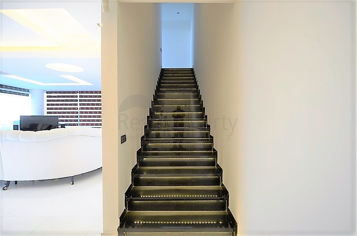 Вилла планировки 4+2 с видом на историческую крепость