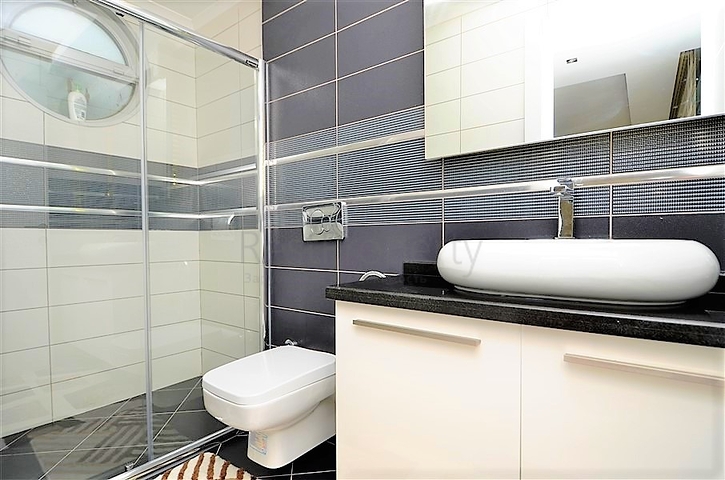 Вилла планировки 4+2 с видом на историческую крепость