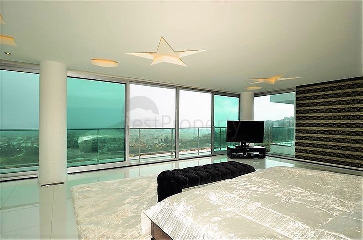 Вилла планировки 4+2 с видом на историческую крепость