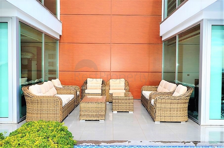 Вилла планировки 4+2 с видом на историческую крепость