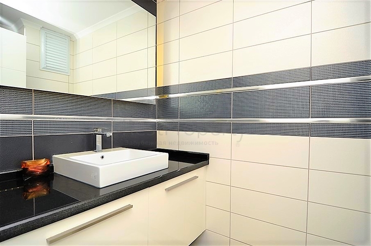 Вилла планировки 4+2 с видом на историческую крепость