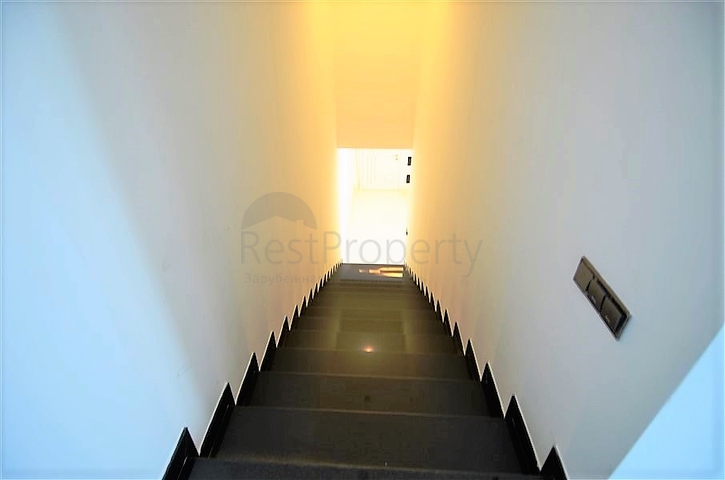 Вилла планировки 4+2 с видом на историческую крепость