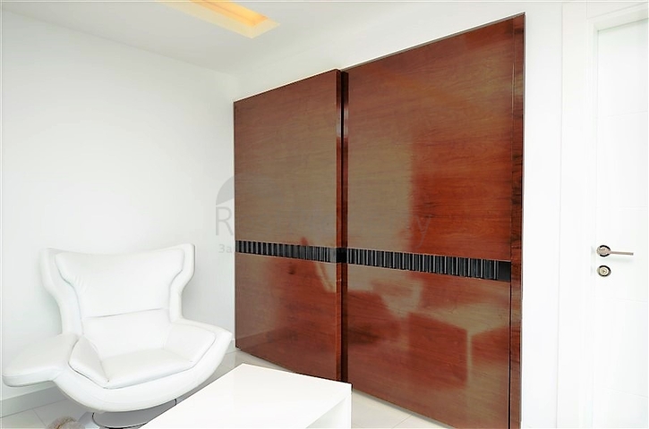 Вилла планировки 4+2 с видом на историческую крепость