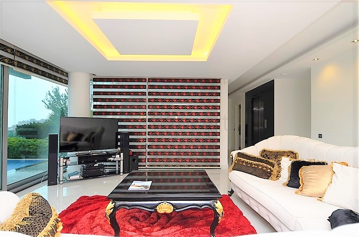 Вилла планировки 4+2 с видом на историческую крепость