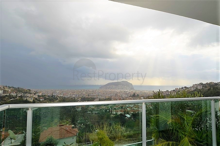 Вилла планировки 4+2 с видом на историческую крепость