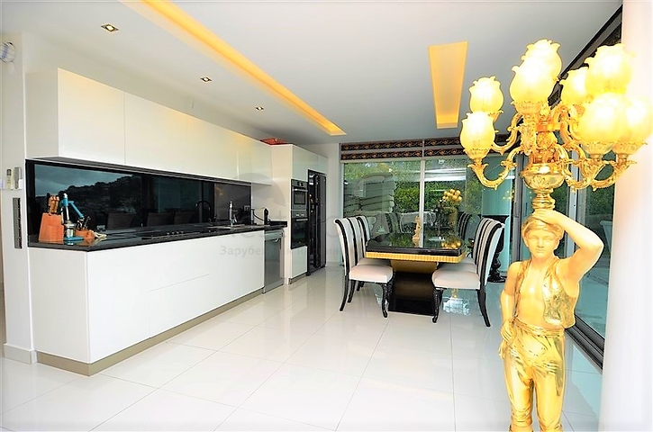 Вилла планировки 4+2 с видом на историческую крепость