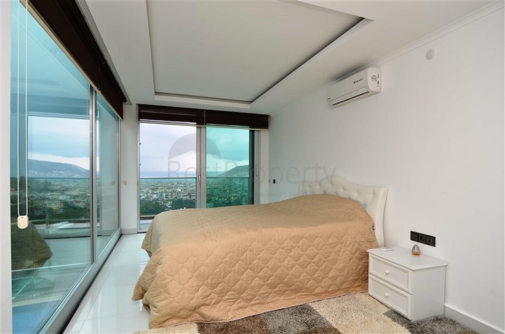 Вилла планировки 4+2 с видом на историческую крепость