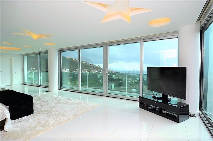 Вилла планировки 4+2 с видом на историческую крепость