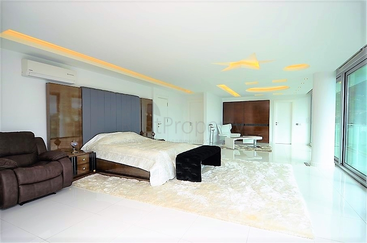 Вилла планировки 4+2 с видом на историческую крепость