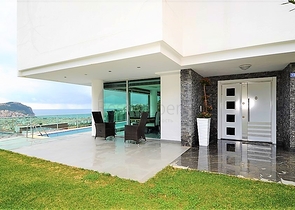 Вилла планировки 4+2 с видом на историческую крепость