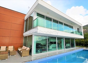 Вилла планировки 4+2 с видом на историческую крепость