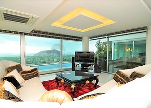 Вилла планировки 4+2 с видом на историческую крепость